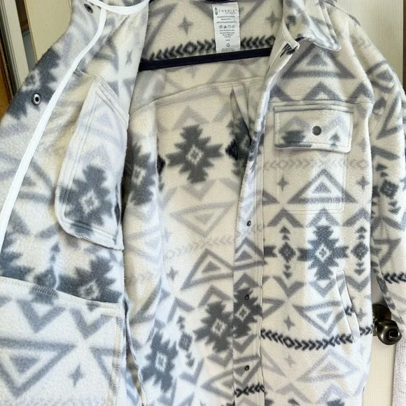 Tribal Patterned Cardigan Sweater - Gray and White - Picture 2 of 4